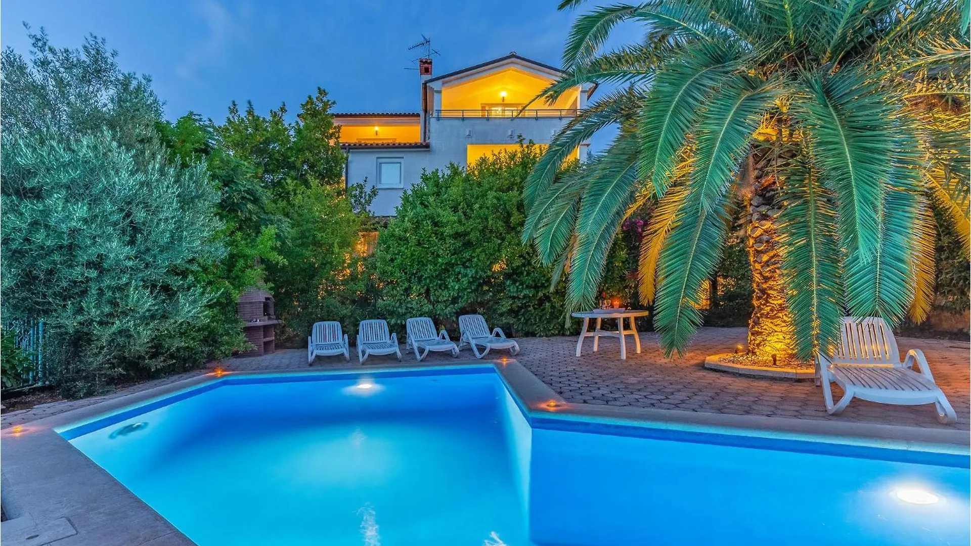 2 Bedroom Lovely Apartment In Pula