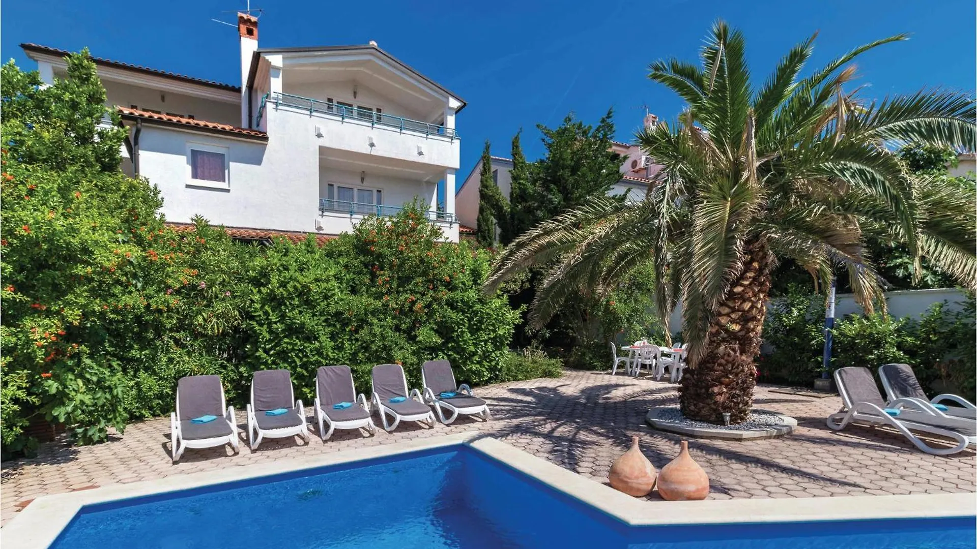 2 Bedroom Lovely Apartment In Pula