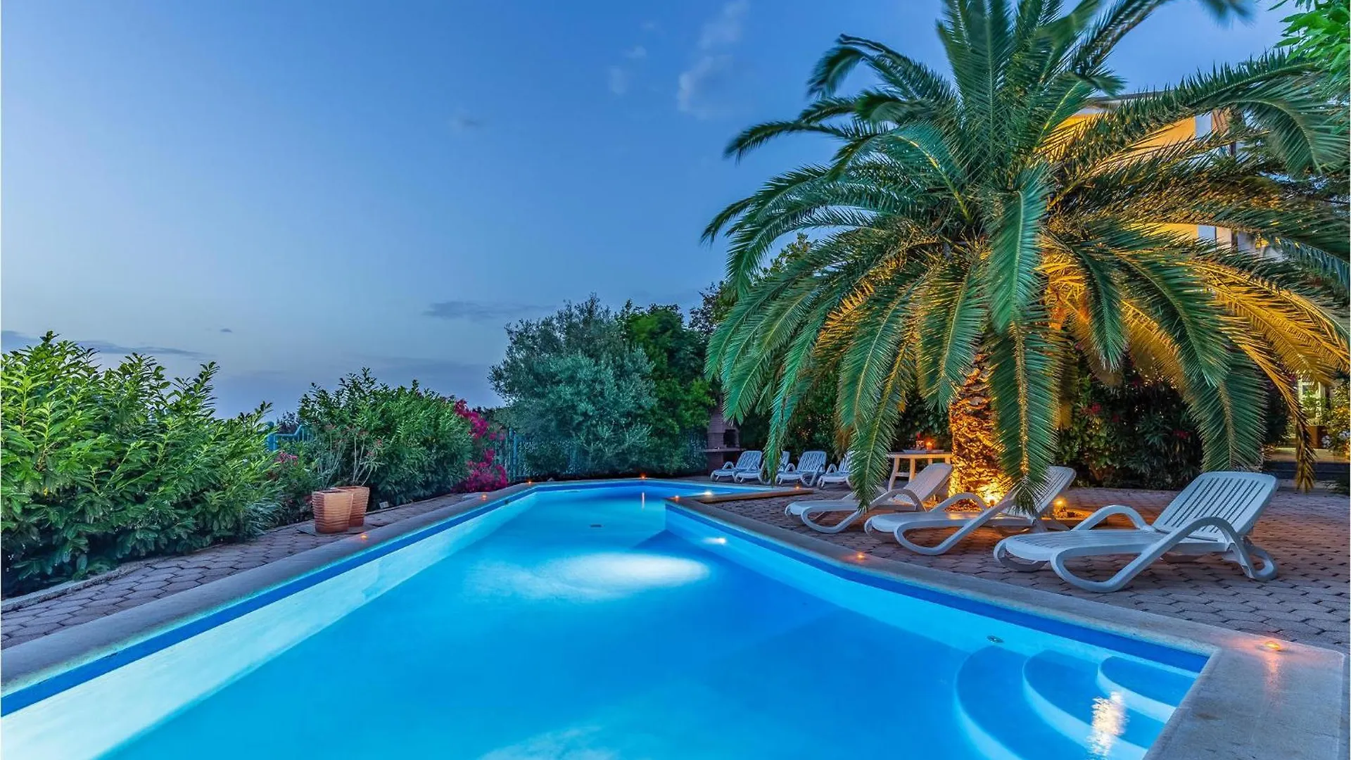 2 Bedroom Lovely Apartment In Pula