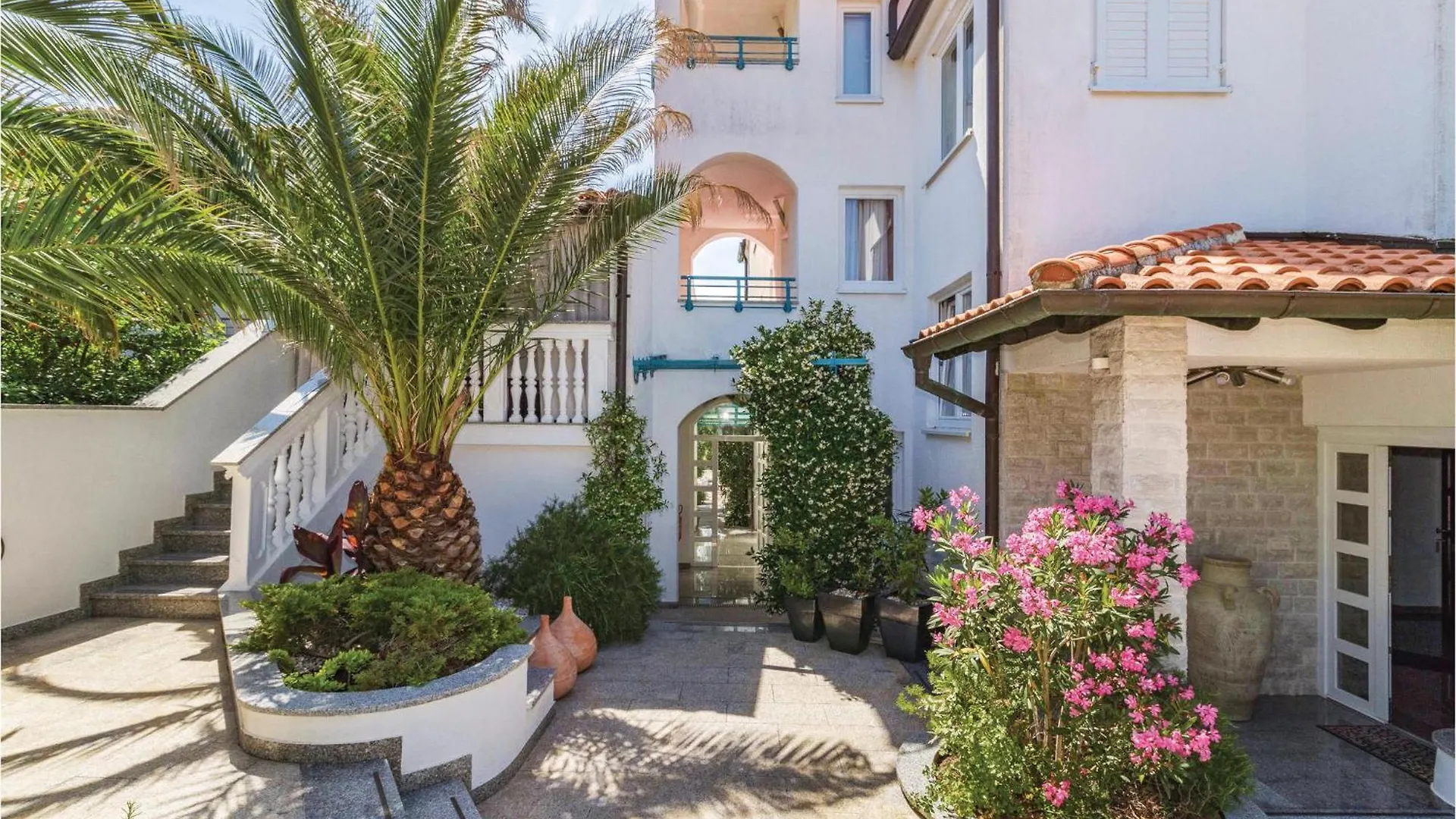 2 Bedroom Lovely Apartment In Pula