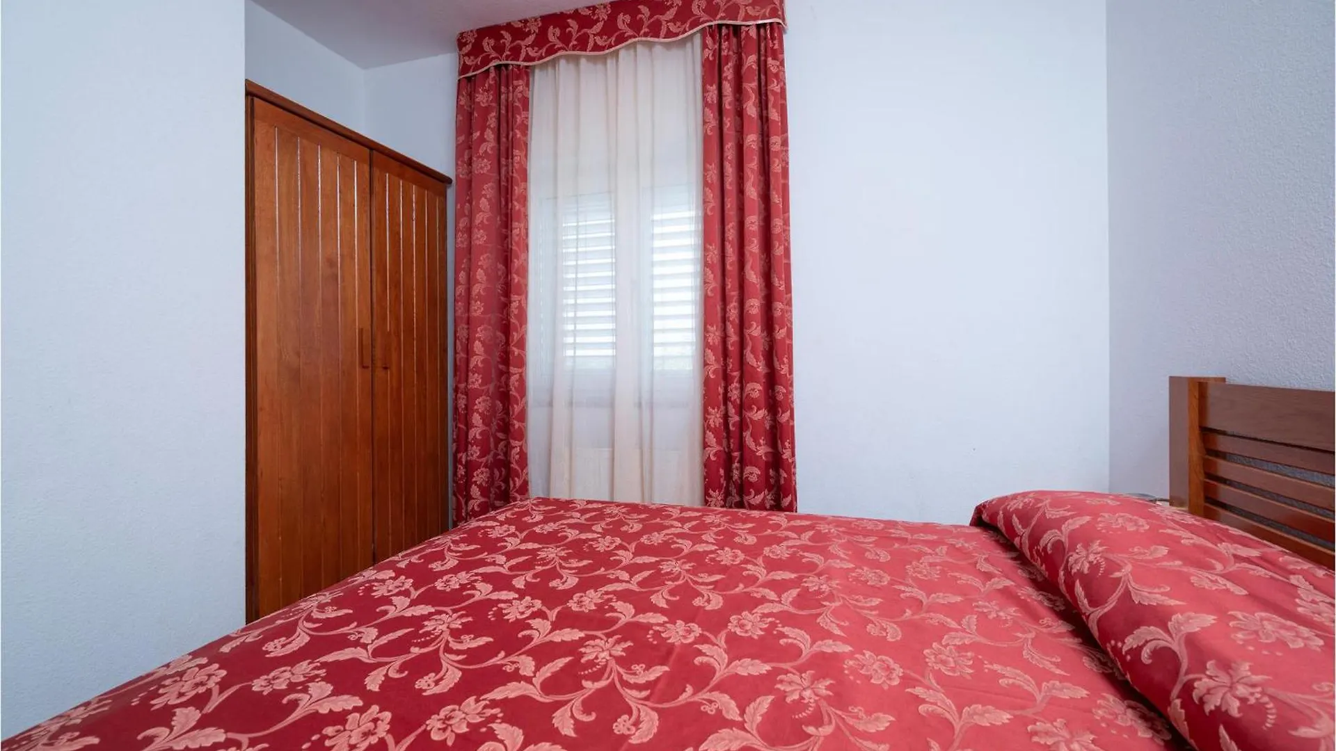 2 Bedroom Lovely Apartment In Pula